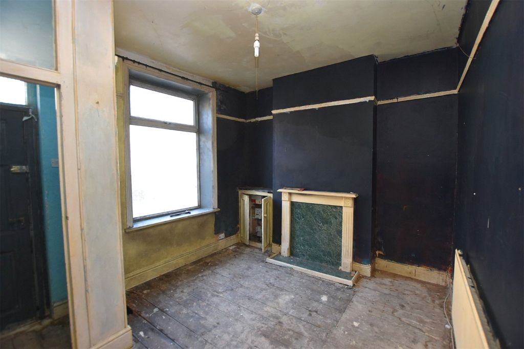 Property photo 2 of 10 Living Room