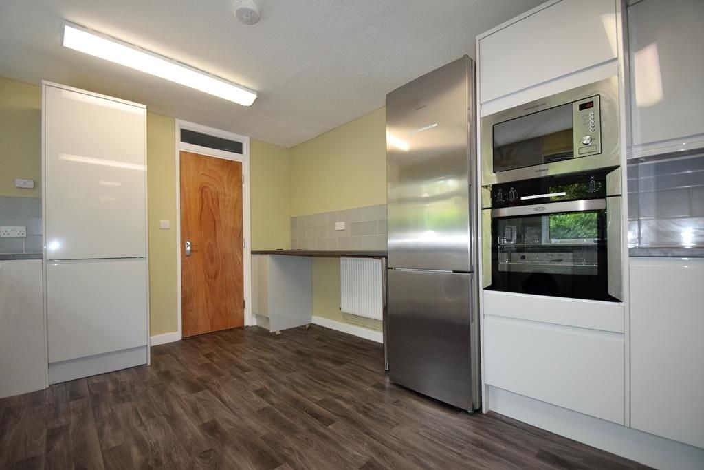 Property photo 2 of 10 Kitchen