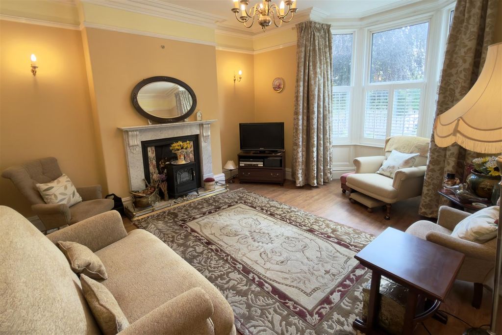 Property photo 3 of 32