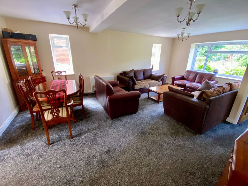 Property photo 2 of 28