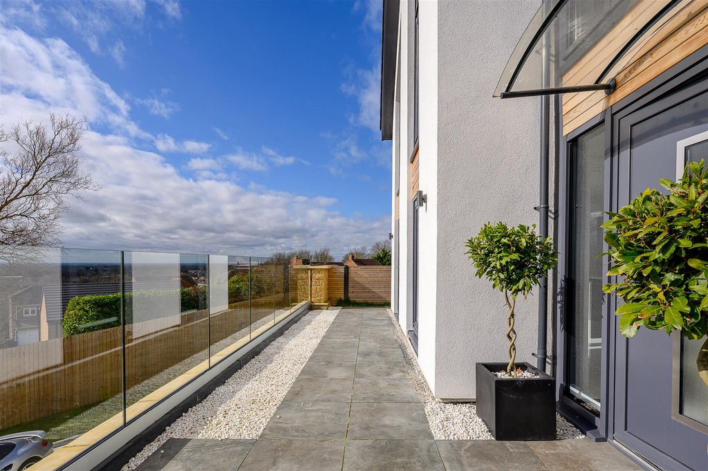 Property photo 2 of 40 Sun Terrace
