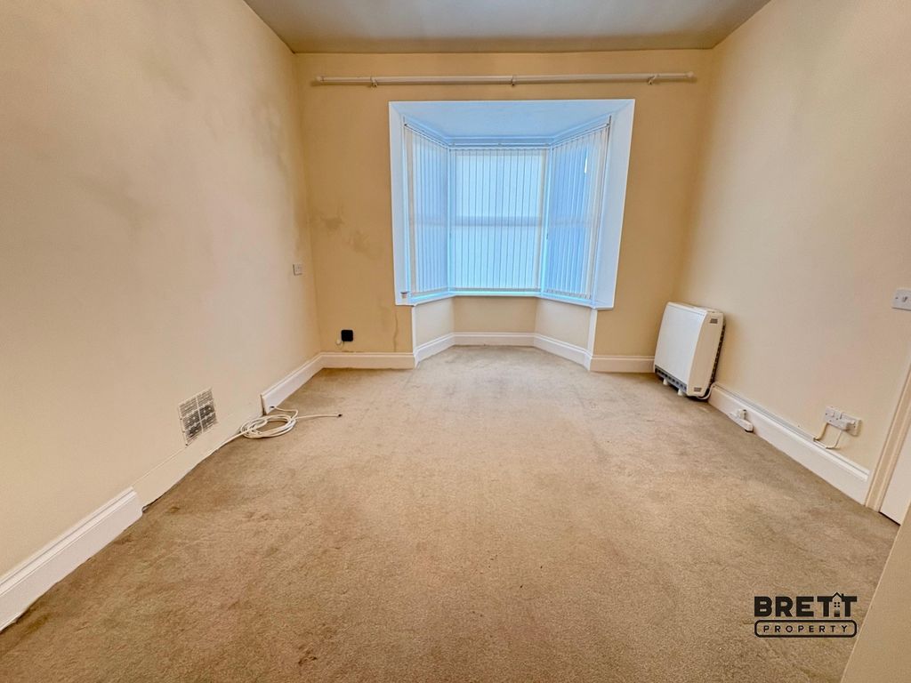 Property photo 3 of 9 Living Area