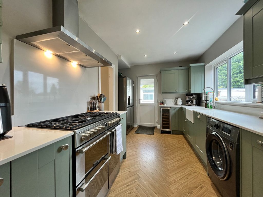 Property photo 2 of 32 3830896