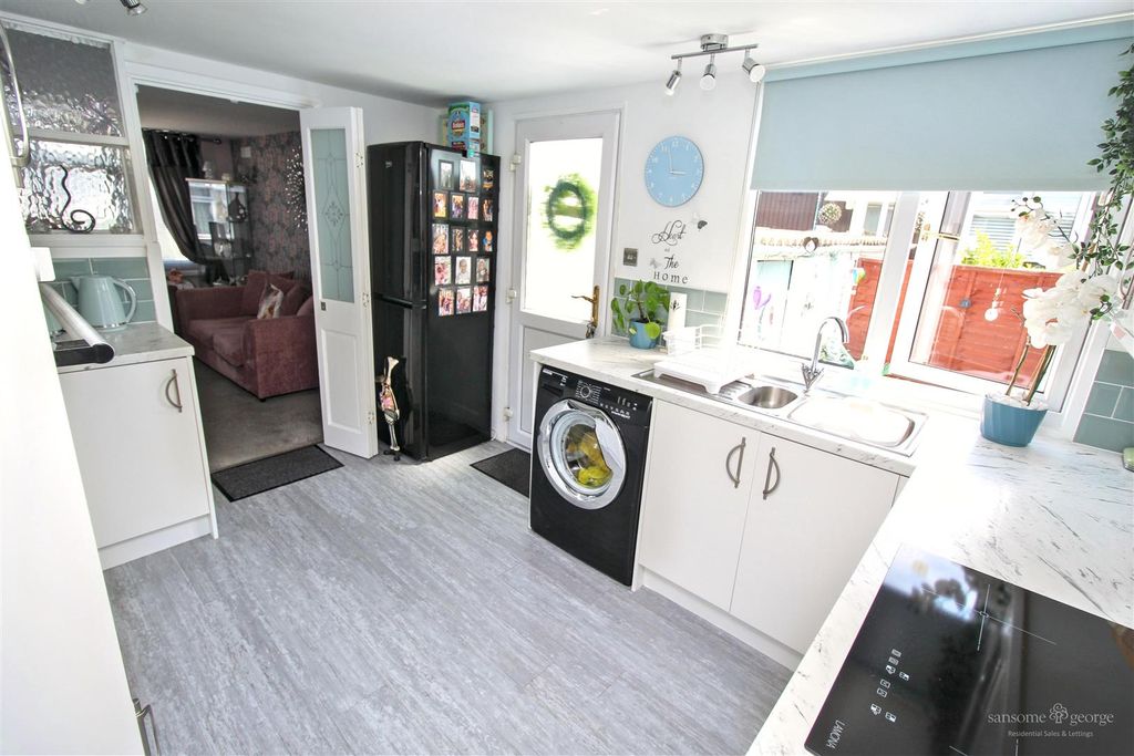 Property photo 3 of 15 Kitchen