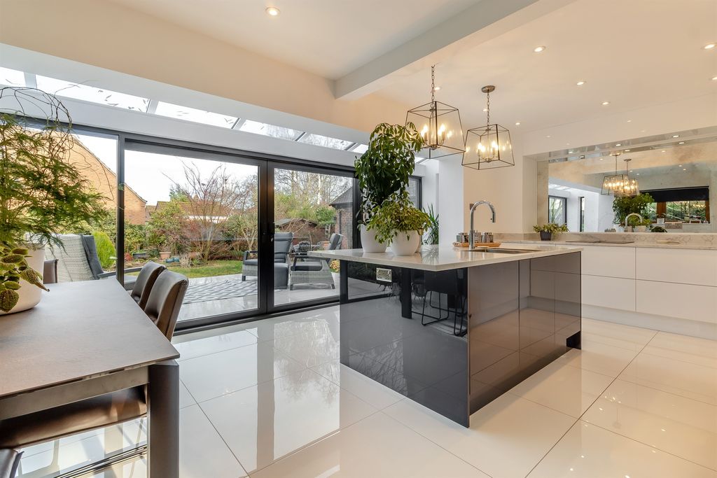 Property photo 2 of 31