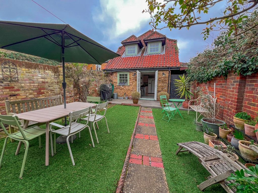 Property photo 2 of 41