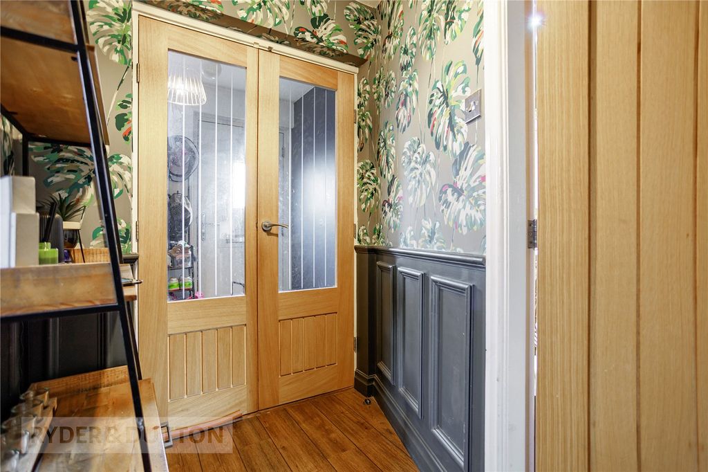 Property photo 2 of 29 Entrance Hall