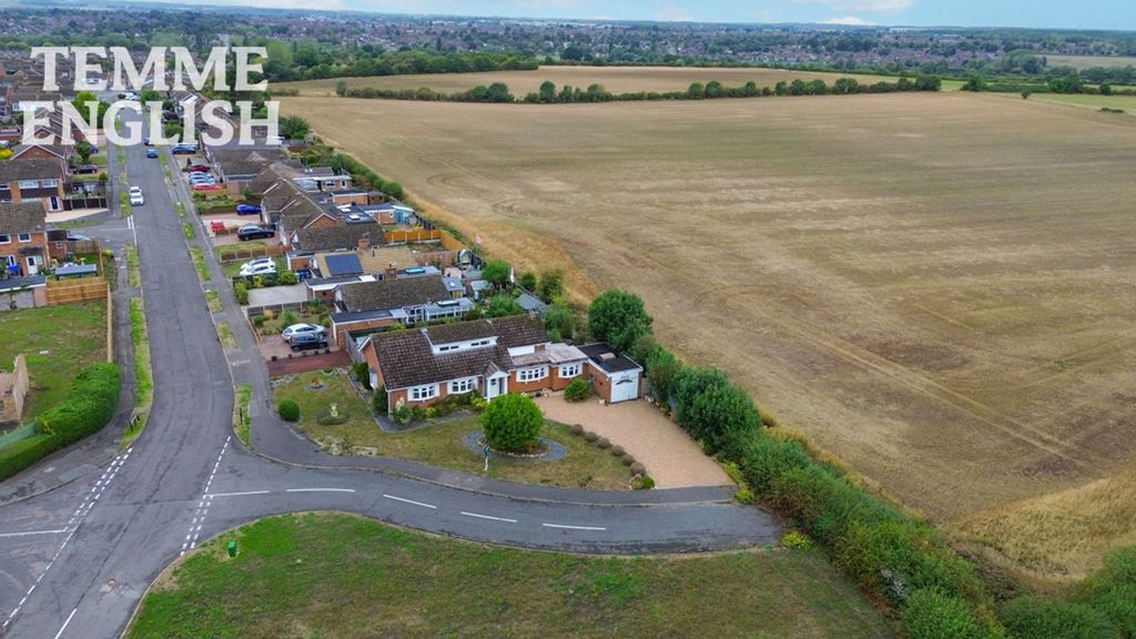 Property photo 2 of 32