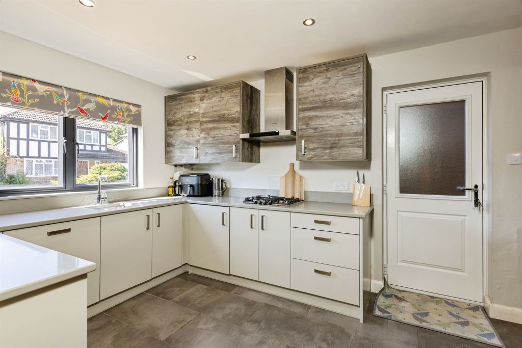 Property photo 2 of 33