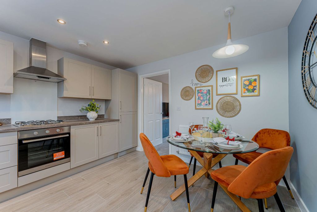 Property photo 3 of 8 Kitchen Dining Room