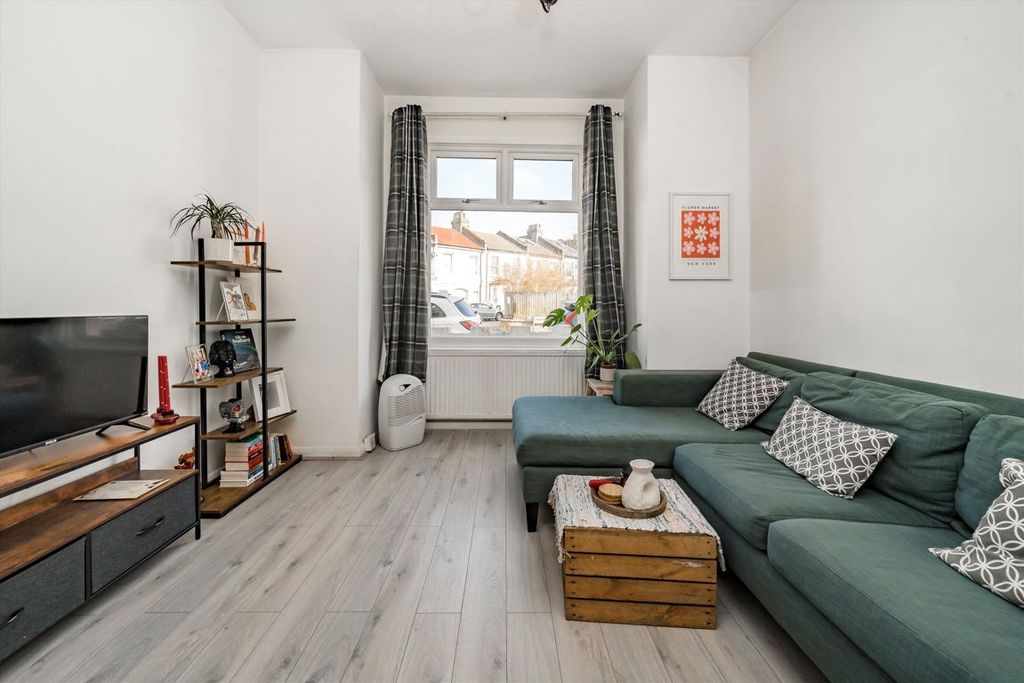 Property photo 2 of 5