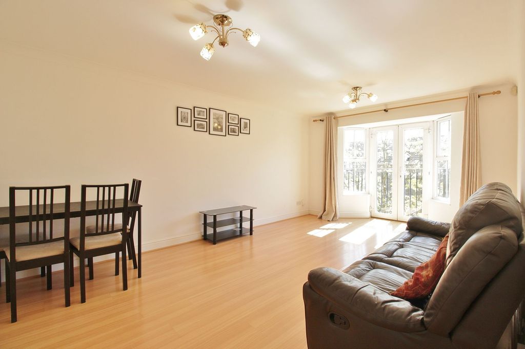 Property photo 2 of 8