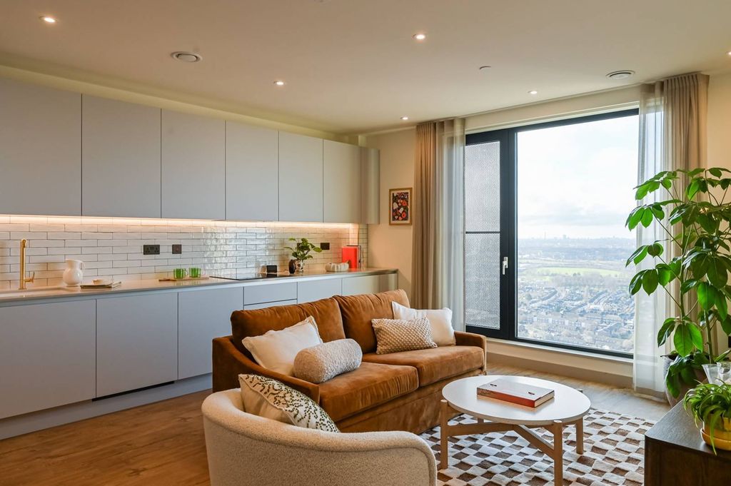 Property photo 3 of 32