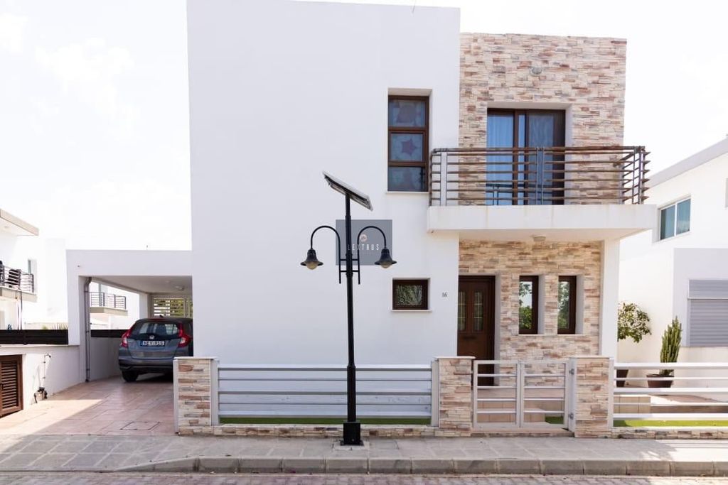 Property photo 1 of 24