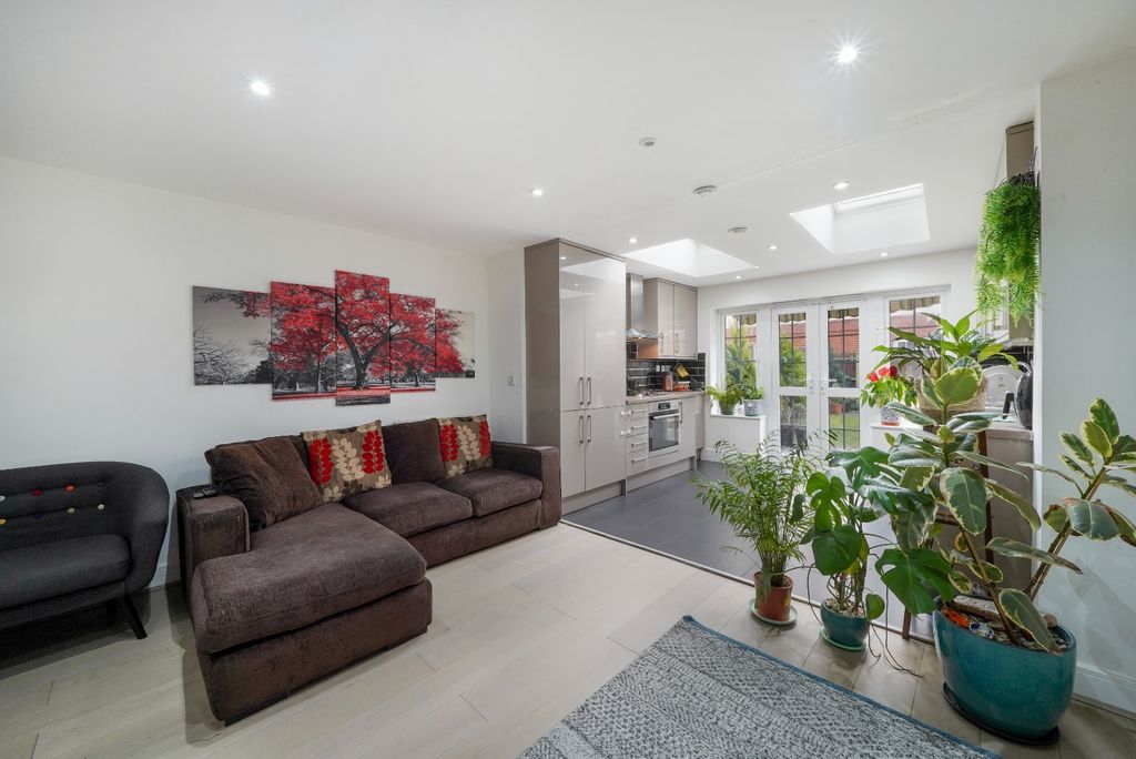 Property photo 3 of 16 4928774