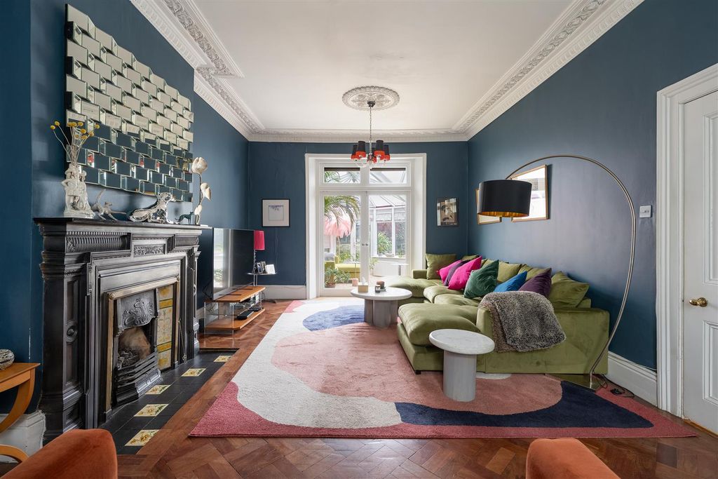 Property photo 3 of 51 Windsor Road, E7