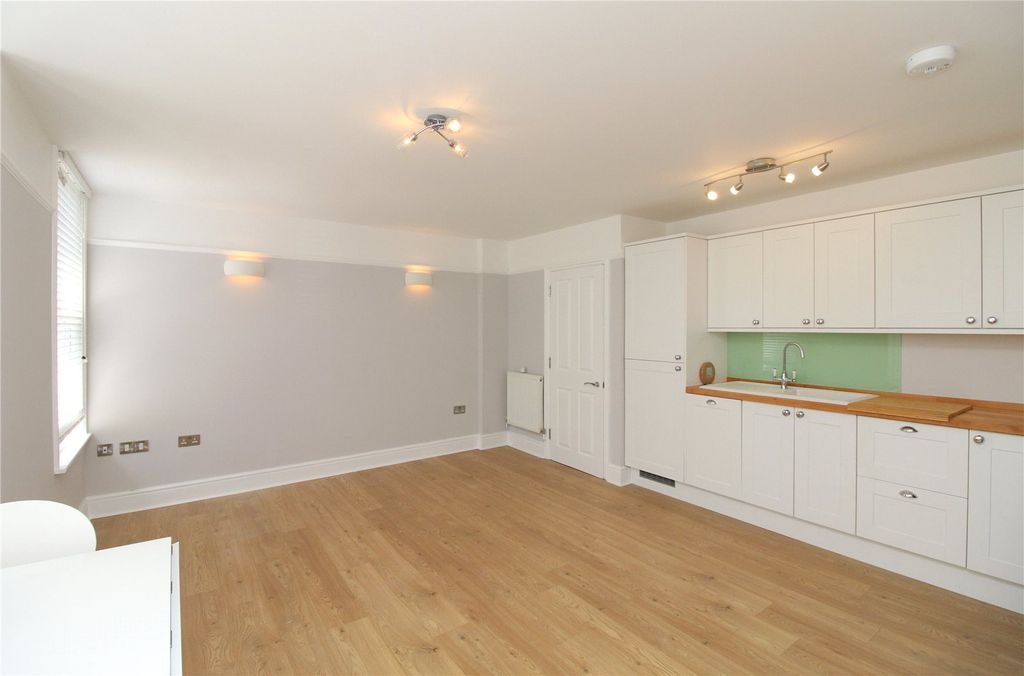 Property photo 3 of 9 Picture No. 19