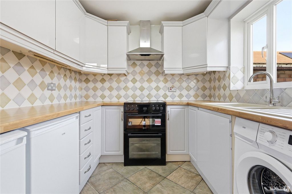 Property photo 2 of 10 Kitchen