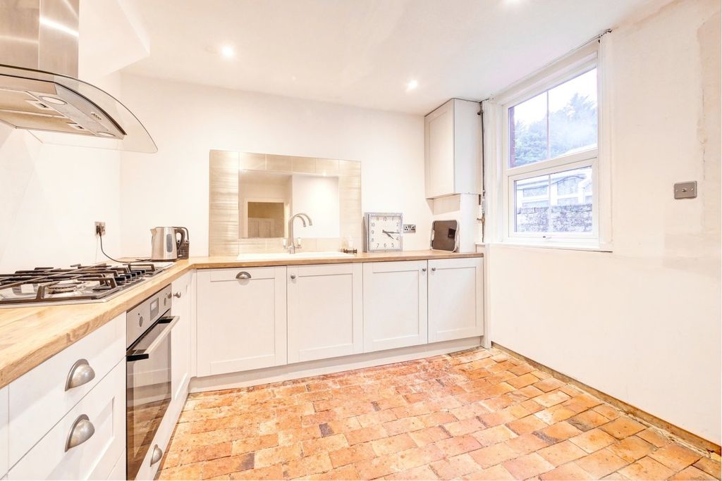 Property photo 2 of 24