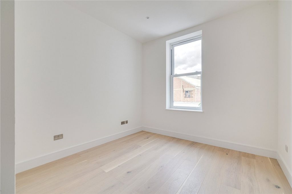 Property photo 3 of 12 Picture No. 02