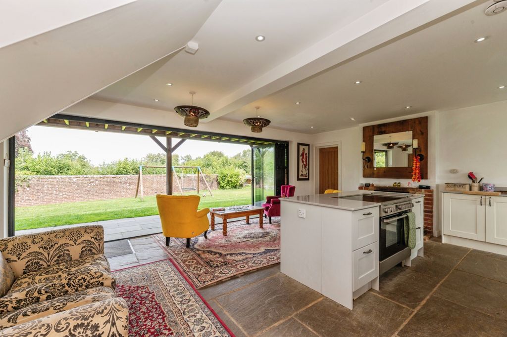 Property photo 2 of 29