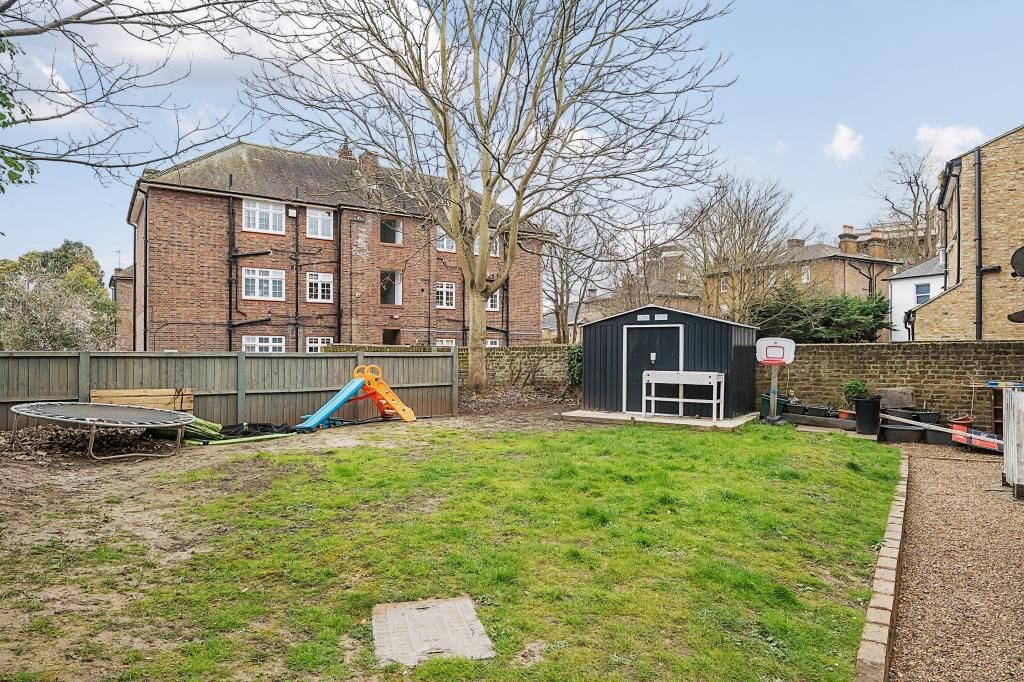 Property photo 2 of 16 Communal Gardens
