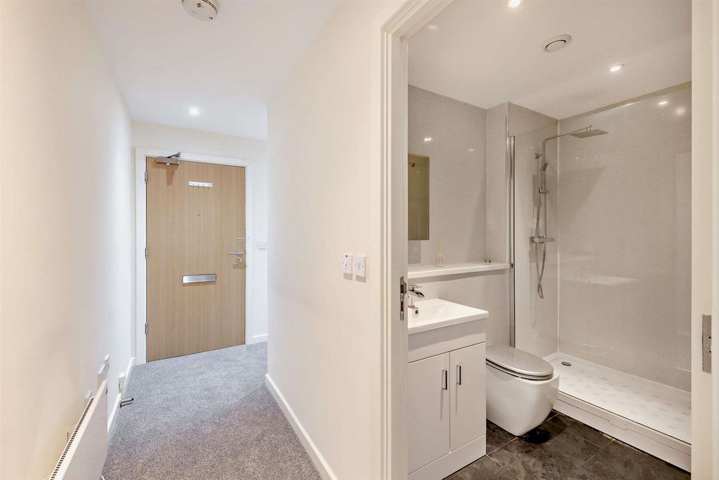 Property photo 2 of 9 8633060-Interior14-800.Jpg