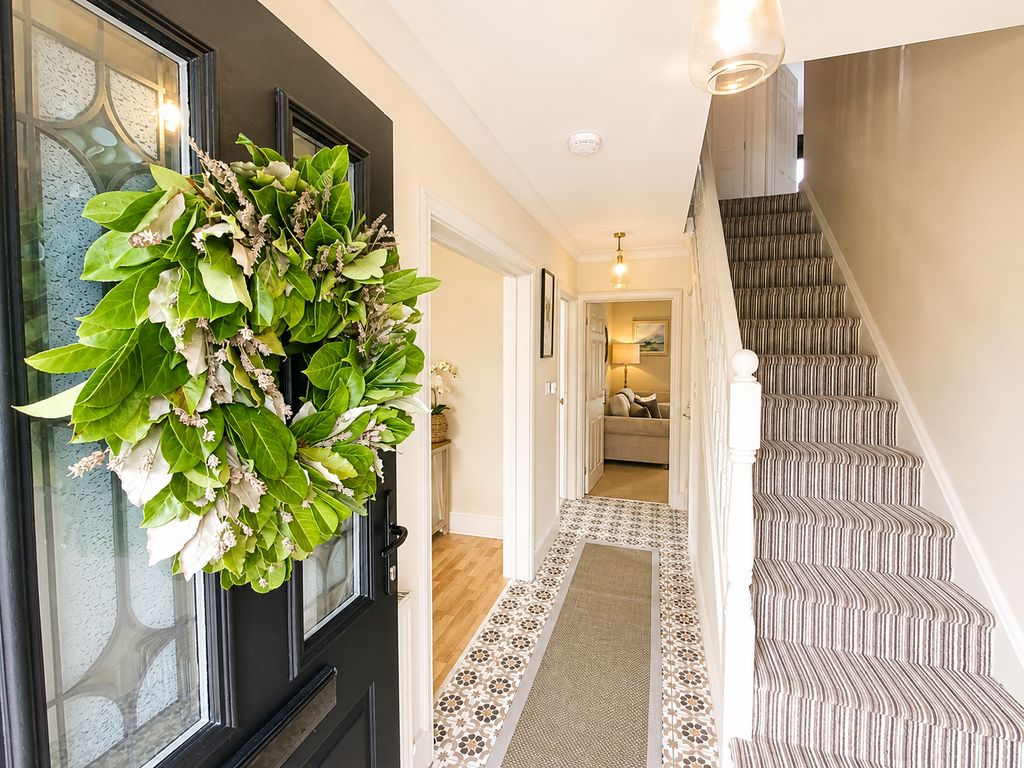 Property photo 2 of 22 Entrance Hall