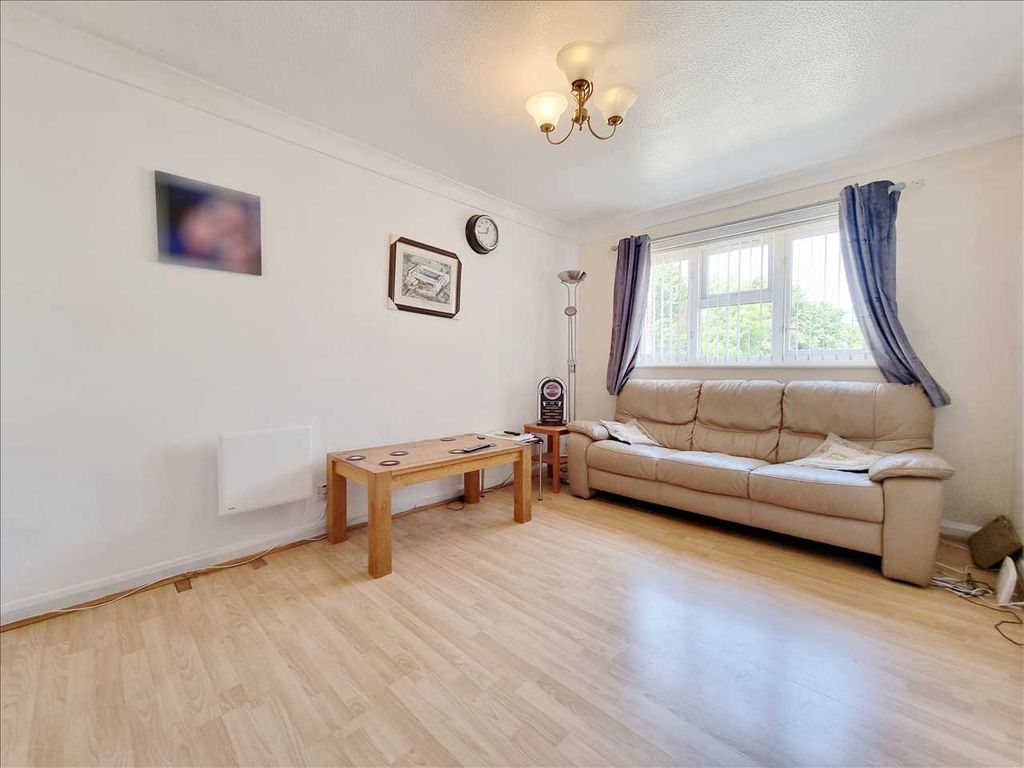 Property photo 2 of 7 Lounge: