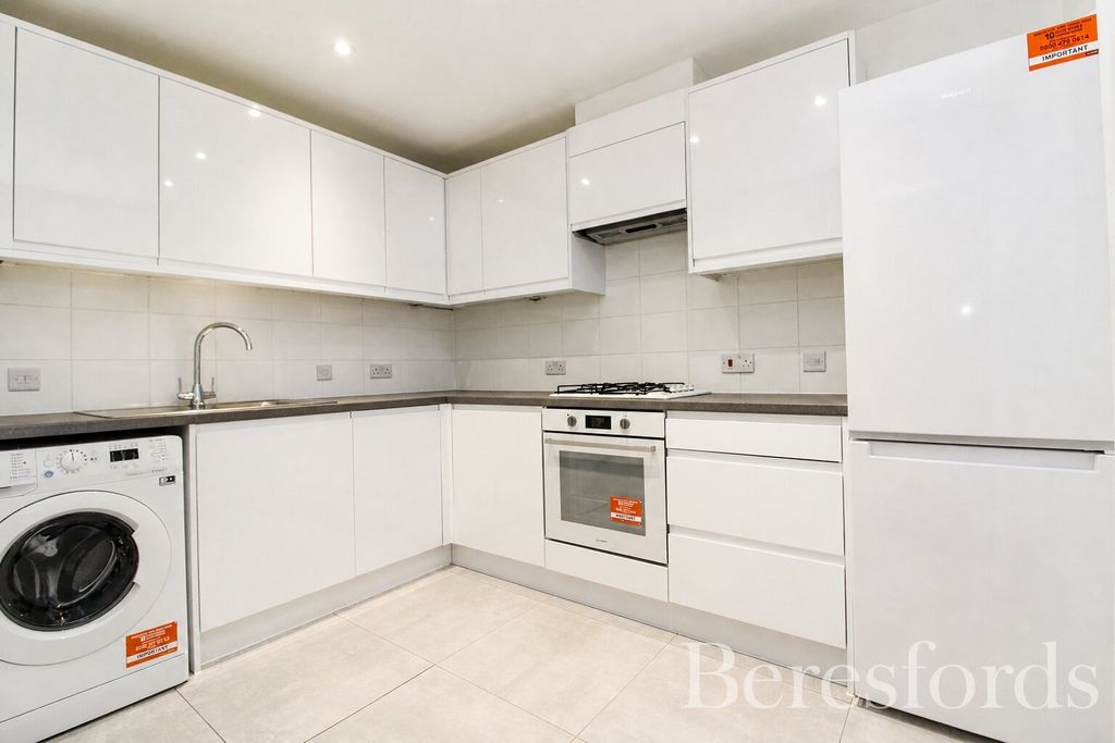 Property photo 3 of 8 Kitchen