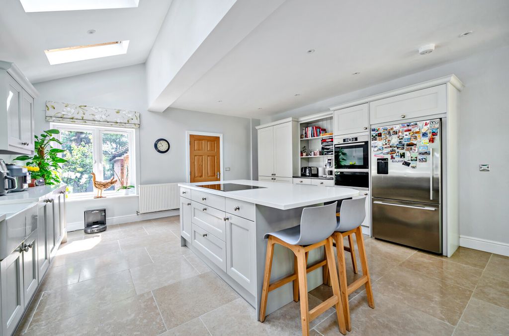 Property photo 2 of 37 32-6A61F0d60Eddb-...