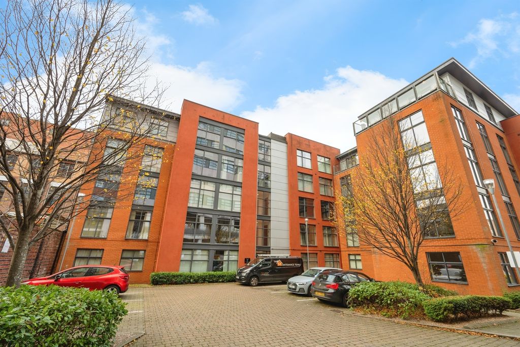 Property photo 1 of 12