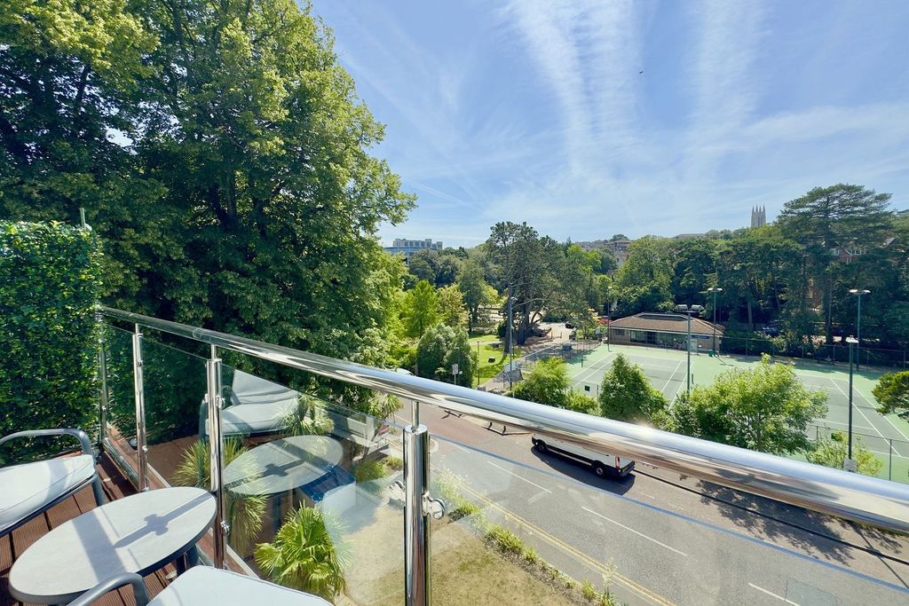 Property photo 2 of 19