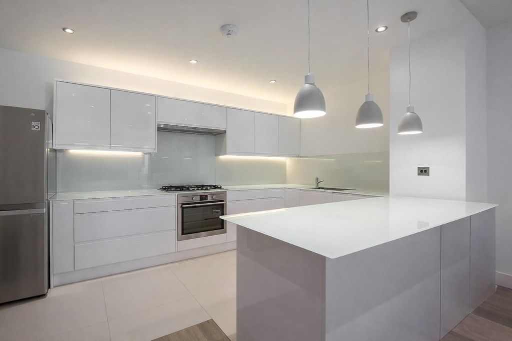 Property photo 3 of 14 Kitchen .Jpg