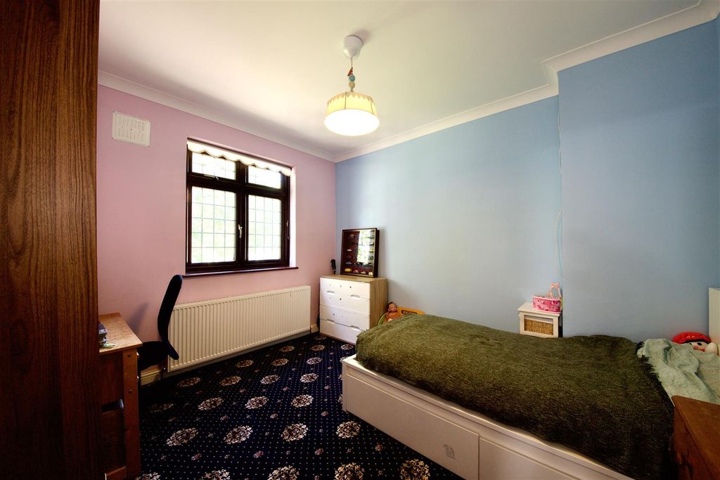 Additional image 15 of 4 bed property for saleWood Lane, Dagenham RM8