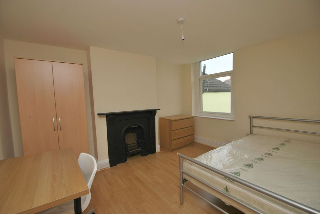 Property photo 3 of 11 Photo 8