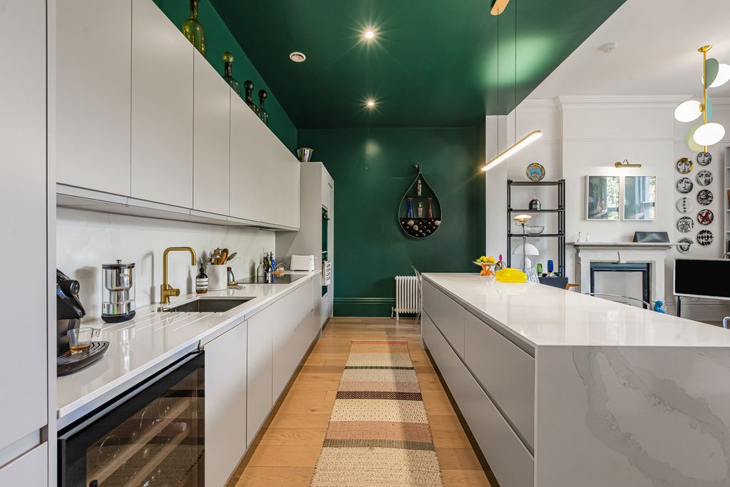 Property photo 3 of 18 Kitchen