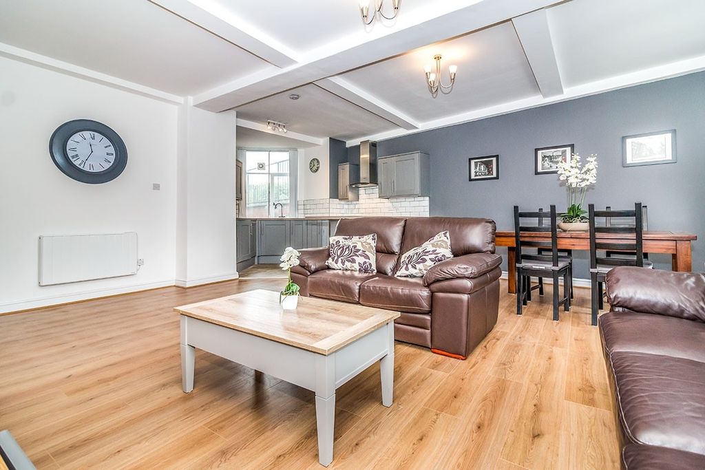 Property photo 3 of 8 Open Plan Living/Din