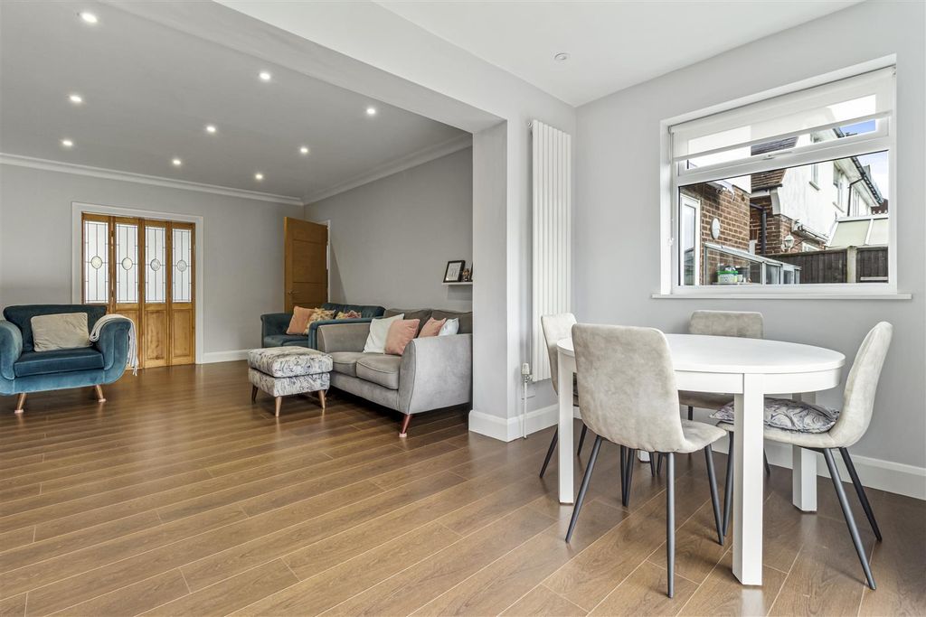 Property photo 3 of 25 38 Robson Road-026.Jpg