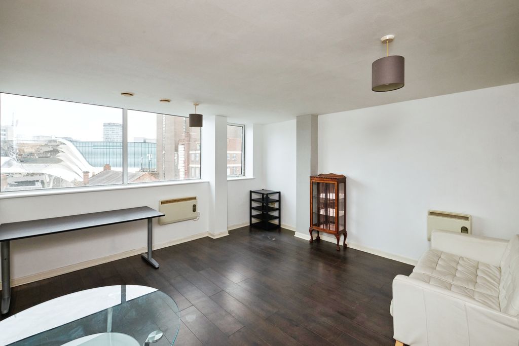 Property photo 3 of 15 Lounge