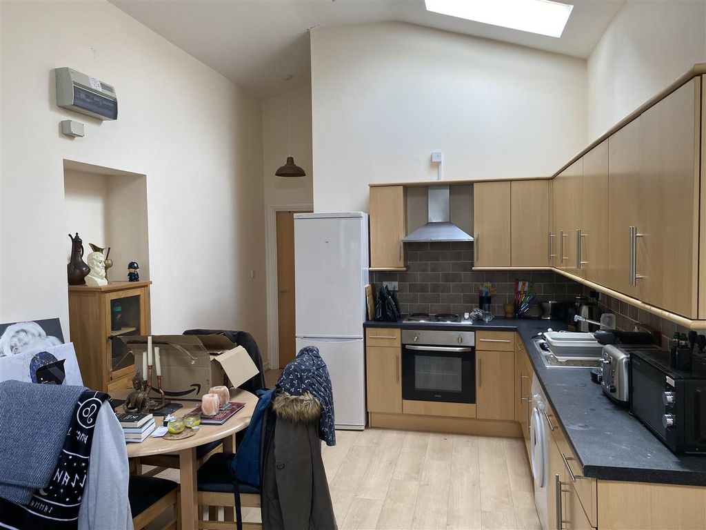 Property photo 2 of 4 Kitchen And Lounge.Jpg
