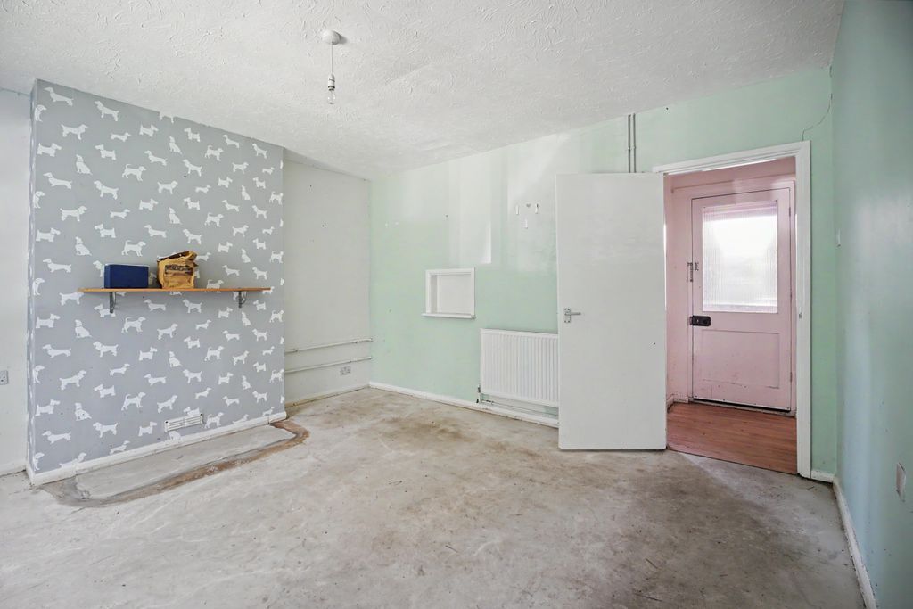 Property photo 3 of 11 2 Gibbins Lane, Warfield, Bracknell, Berks, Rg42 6Ap