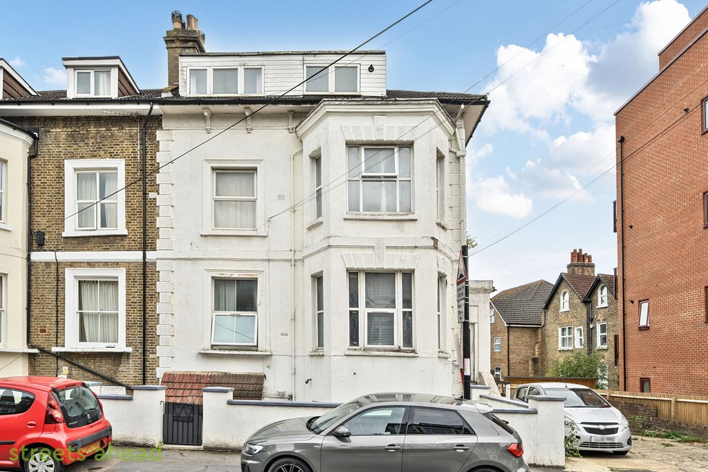 Property photo 1 of 12 A06Fe1dc-042E-43d...