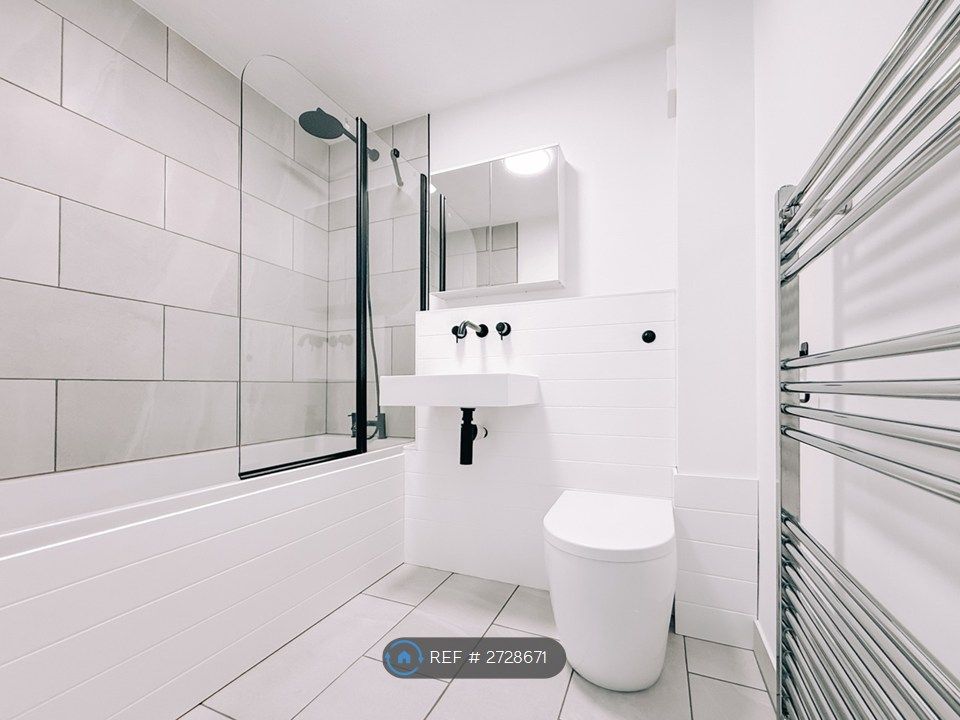 Property photo 3 of 10 Bathroom