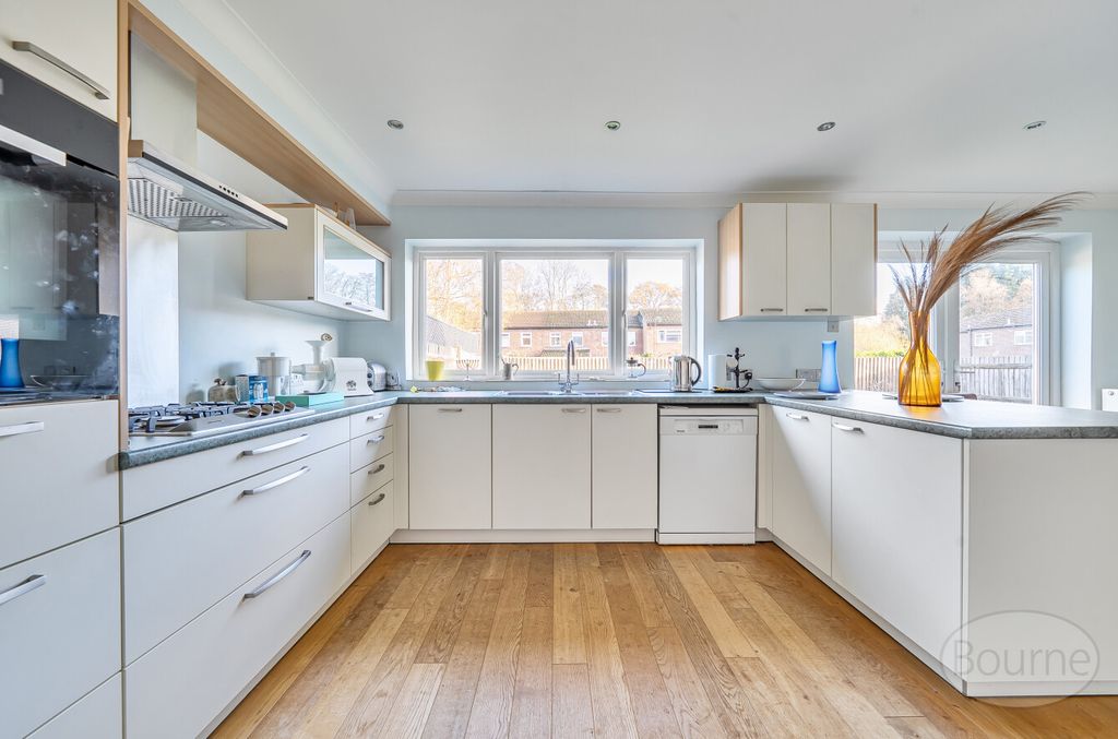 Property photo 3 of 19 c3A70143-d48A-4B5...