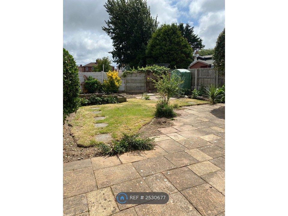 Property photo 3 of 17 Garden