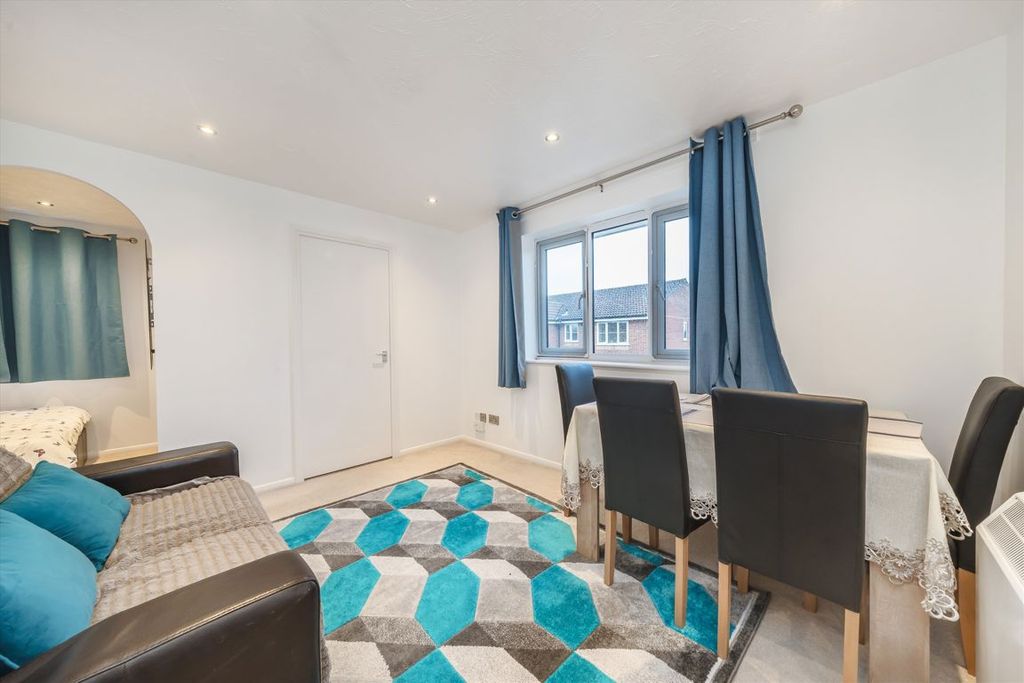 Property photo 3 of 6