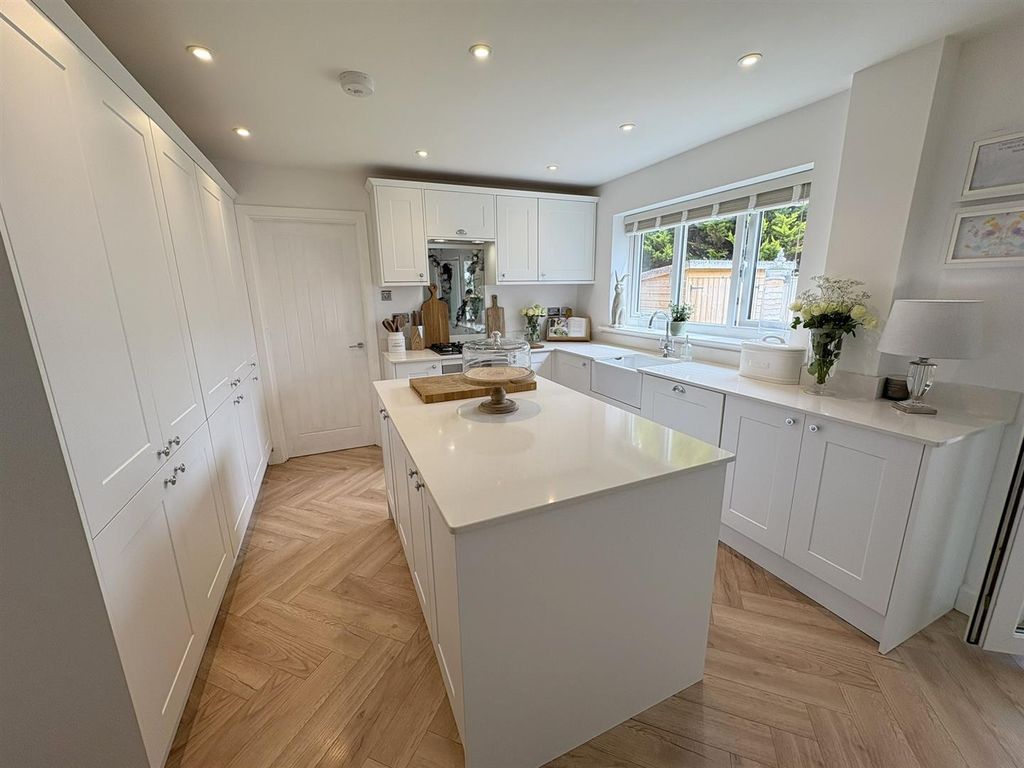 Property photo 3 of 32 Kitchen/Dining Room