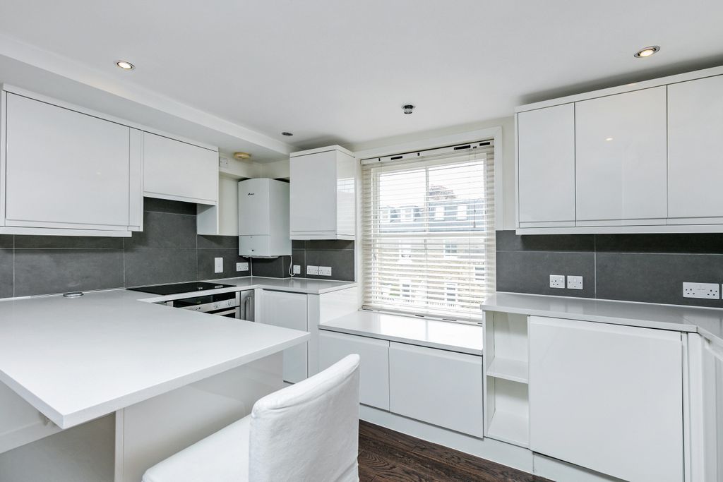 Property photo 3 of 12 Kitchen