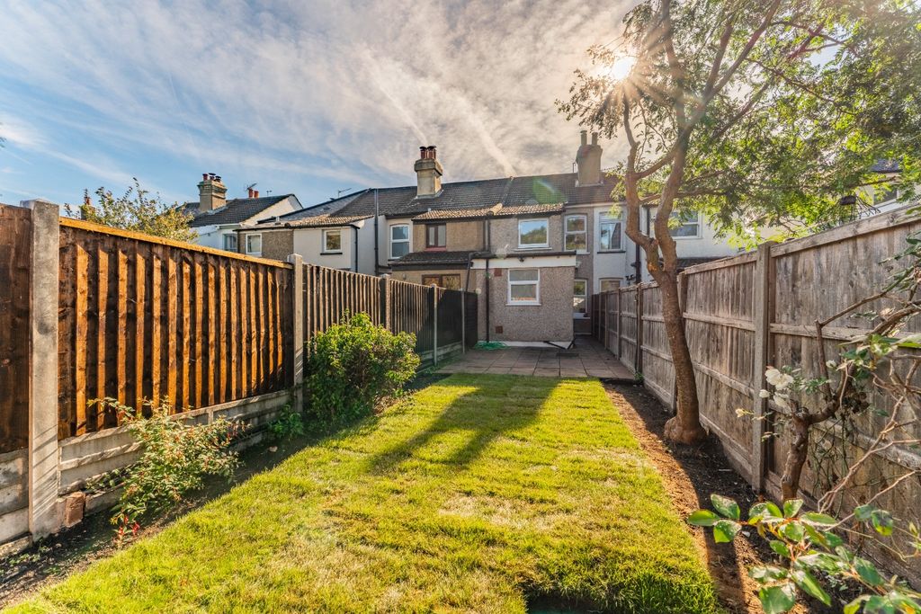 Property photo 3 of 15 6102812